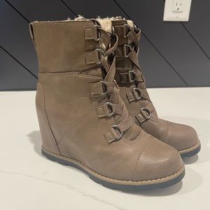Universal Threads Wedge Boots